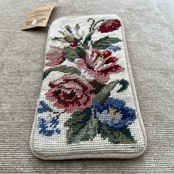Glasses Case Needlepoint Velvet Back  Floral Roses Hand Crafted • New Old Stock - Picture 3 of 4